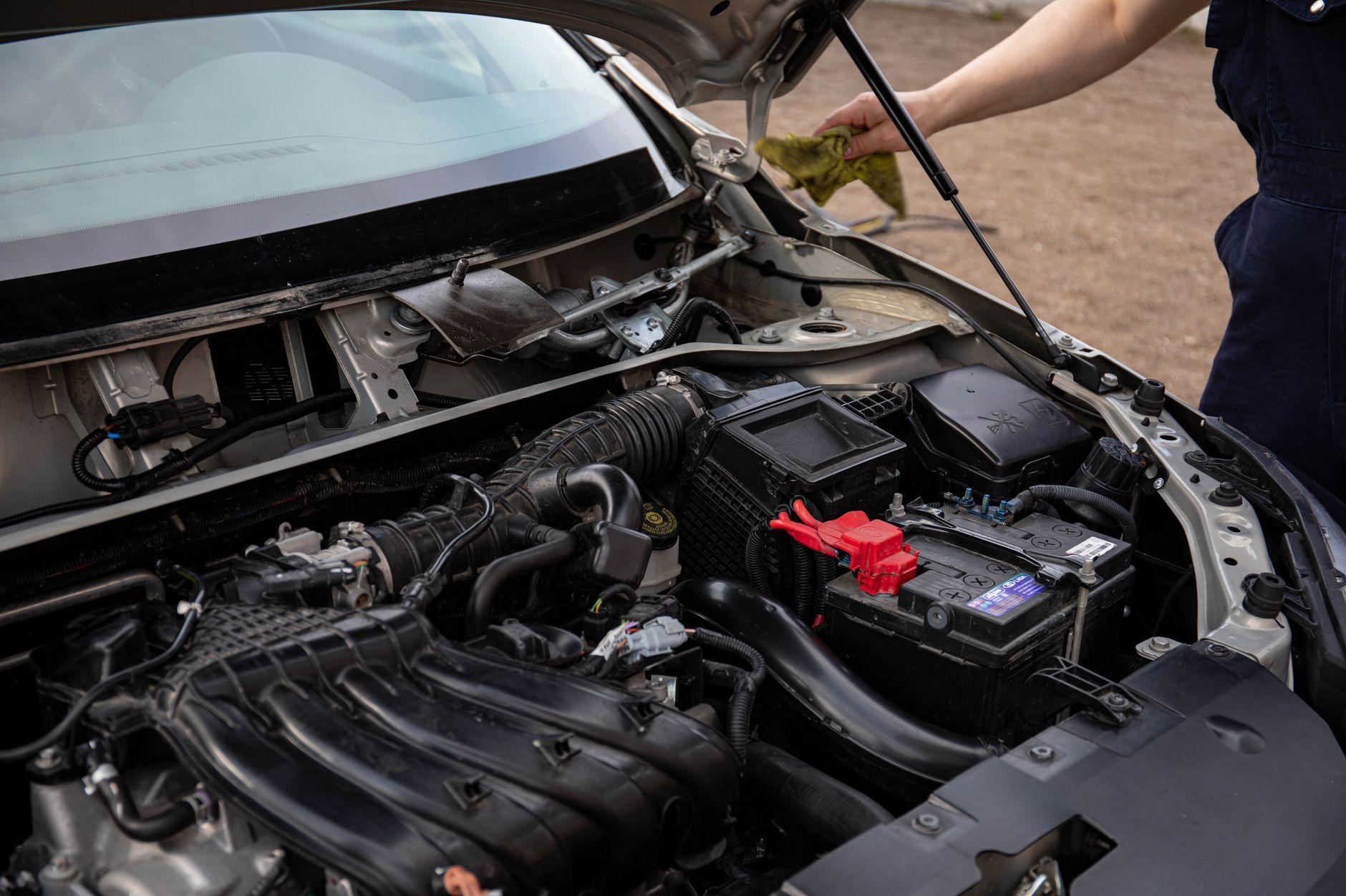 Oil, plugs and leaks at Accurate Mobile Repair